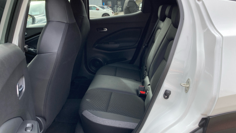 Nissan Juke 1.0 DiG-T N-Connecta 5dr Petrol Hatchback